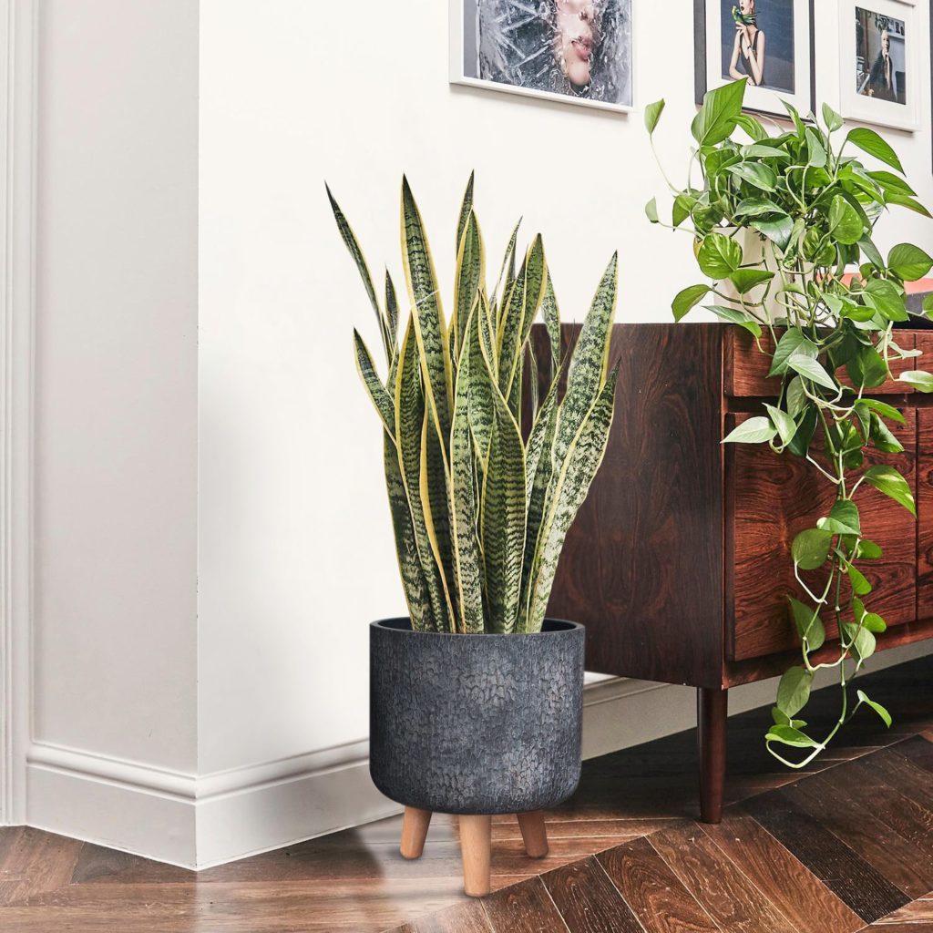 industriele bloempot binnen - op poten - sfeerbeeld