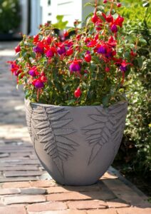 ronde plantenbak voortuin - vio maampottery - sanday