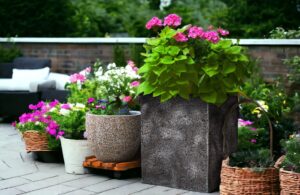 Terrasafscheiding plantenbak, Ruimtebesparing plantenbak langs tuin of terras
