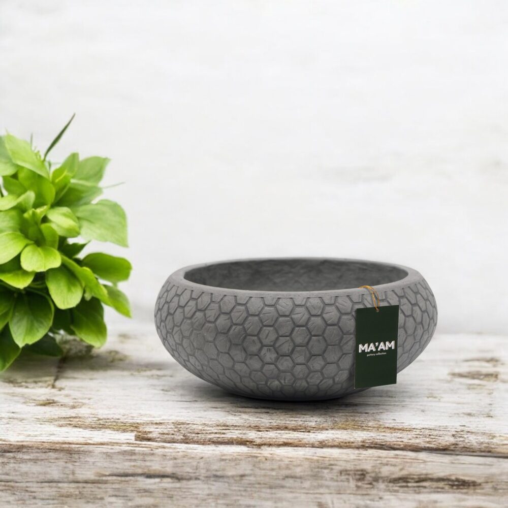 plantenschaal voor buiten binnen grijs - sfeerfoto - maampottery mila